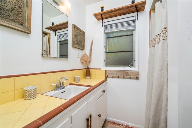 full bathroom featuring tasteful backsplash and vanity