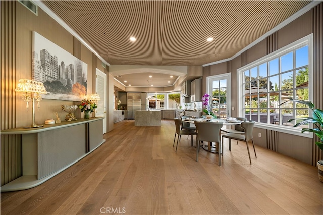 dining space with light wood finished floors, visible vents, crown molding, and recessed lighting