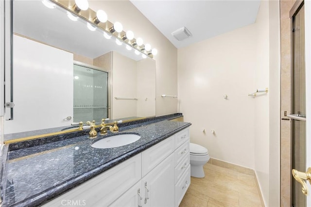 full bathroom featuring visible vents, baseboards, toilet, vanity, and a shower stall