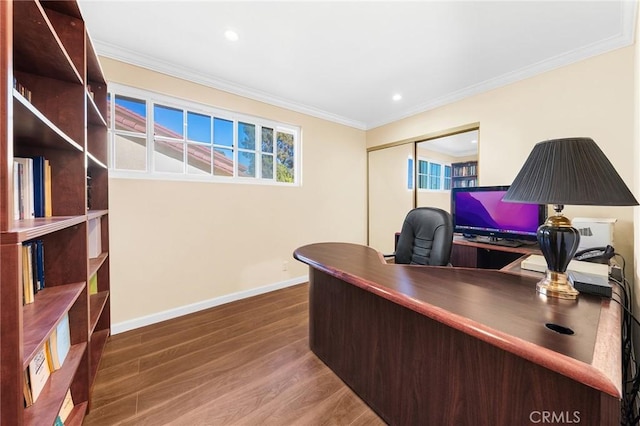 office area featuring crown molding, baseboards, wood finished floors, and recessed lighting