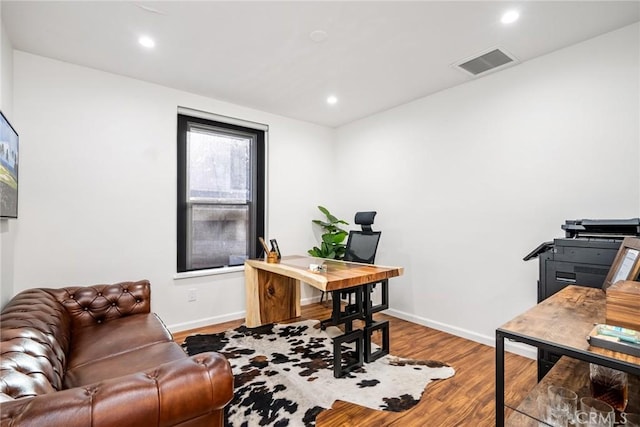 home office featuring recessed lighting, visible vents, baseboards, and wood finished floors