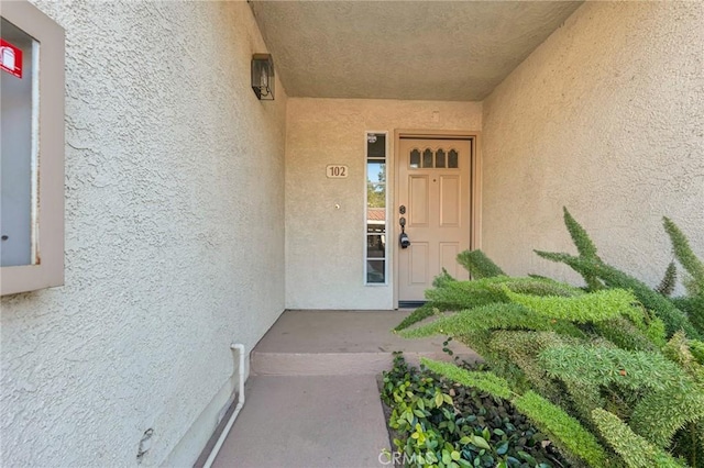 property entrance featuring stucco siding