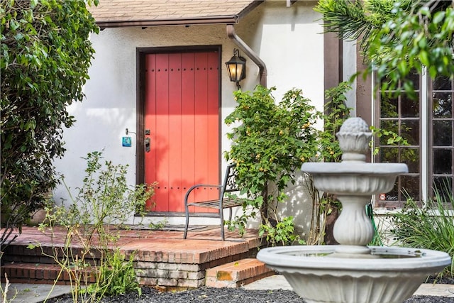 property entrance featuring stucco siding