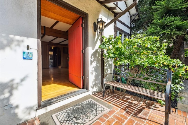 entrance to property with stucco siding