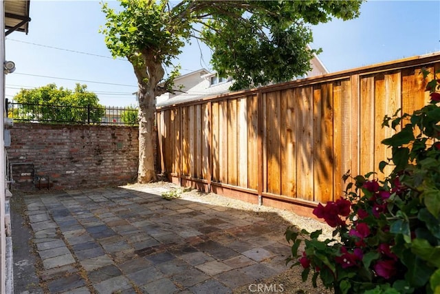 2749 E 17th St, Oakland, CA 94601 - view of patio / terrace