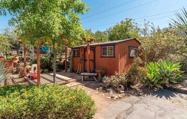 view of outbuilding featuring an outbuilding