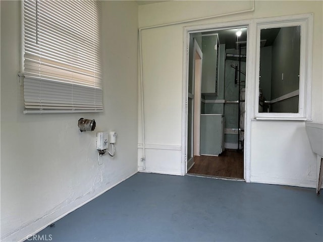 unfurnished room featuring concrete floors