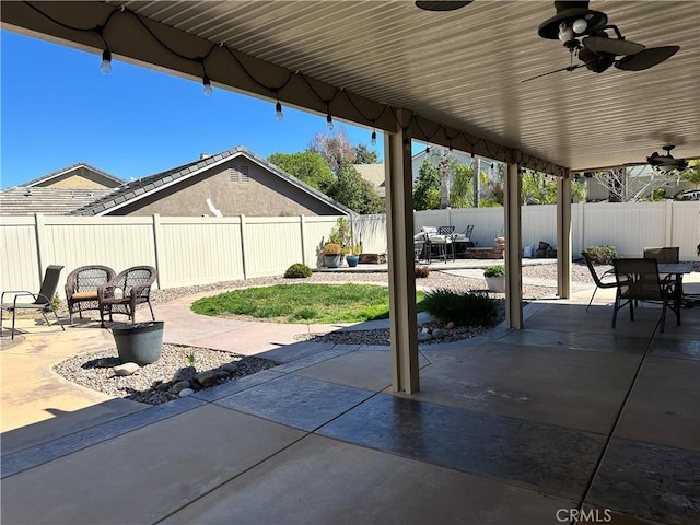 view of patio featuring a fenced backyard, outdoor dining space, and a ceiling fan