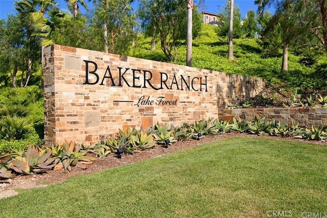 community / neighborhood sign with a lawn