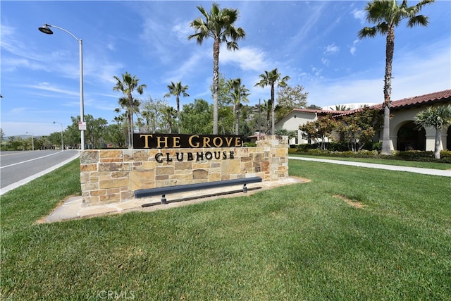 community sign with a lawn