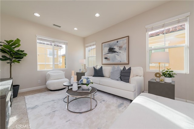 living room with baseboards, visible vents, carpet flooring, and recessed lighting