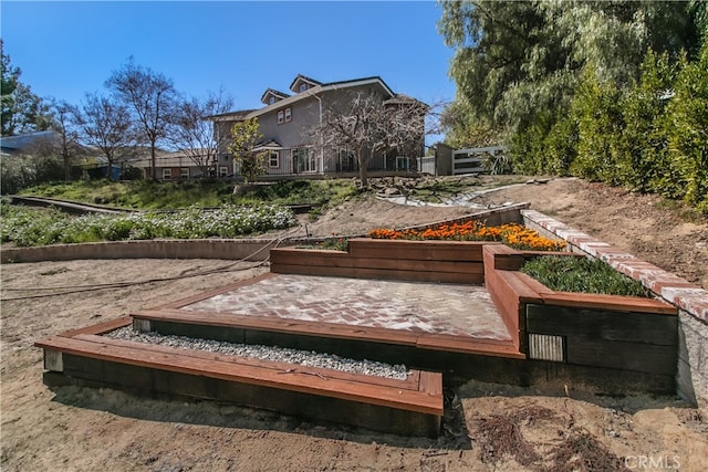 view of yard featuring a vegetable garden