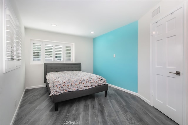 bedroom featuring recessed lighting, dark wood-style flooring, visible vents, and baseboards