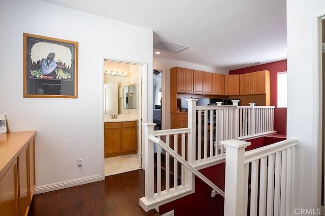 interior space featuring baseboards, visible vents, wood finished floors, and recessed lighting