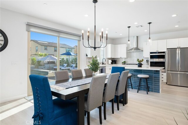 dining room featuring a notable chandelier, recessed lighting, visible vents, baseboards, and light wood-type flooring