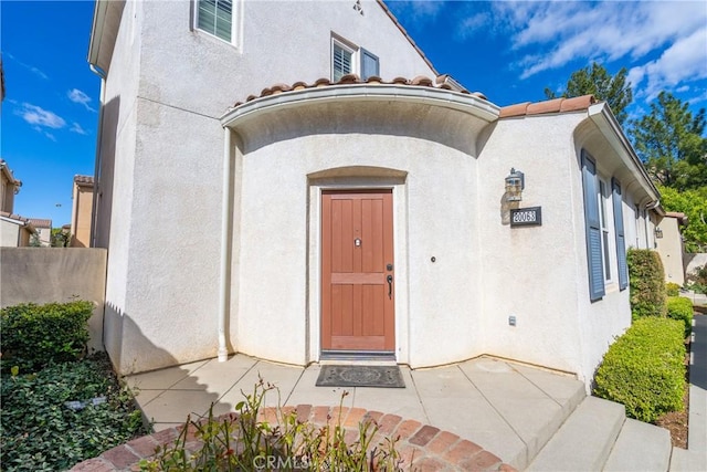 property entrance featuring stucco siding