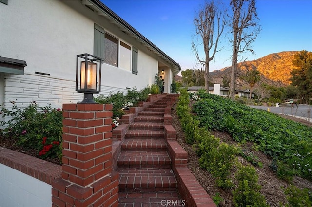 1985 Highland Oaks Dr, Arcadia, CA 91006 - entrance to property featuring stucco siding and a mountain view