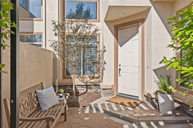 entrance to property with stucco siding