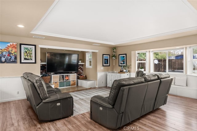 living room featuring recessed lighting, visible vents, wainscoting, and wood finished floors