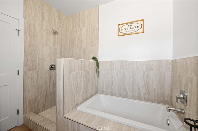 5651 W W Ave Unit J15, Lancaster, CA 93536 - full bath with a garden tub and tiled shower