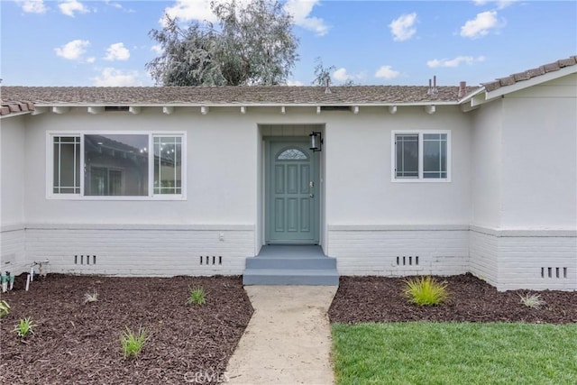 entrance to property with crawl space