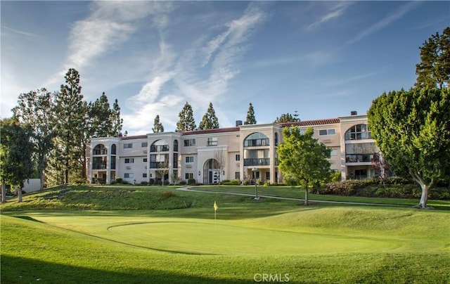 view of property's community featuring a yard and golf course view