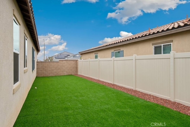 view of yard featuring a fenced backyard