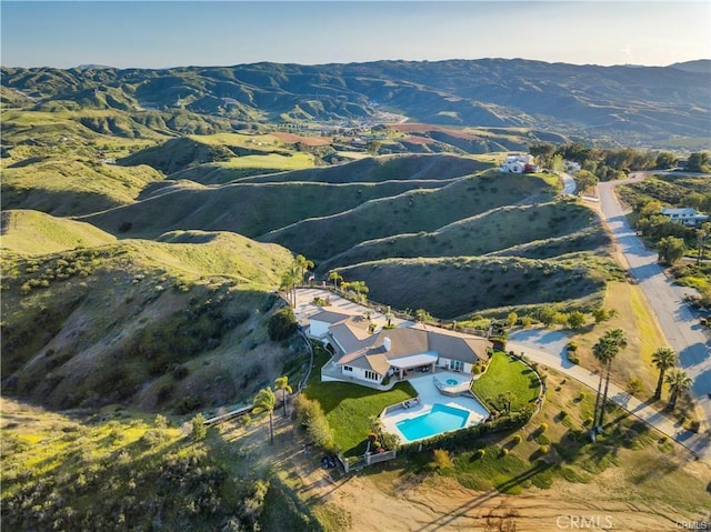 bird's eye view featuring a mountain view