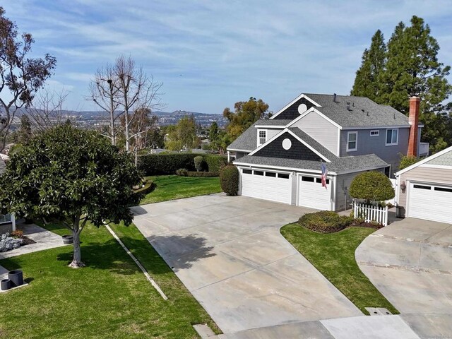 view of front of house featuring driveway, a front lawn, and roof with shingles