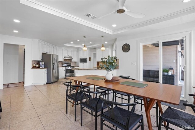 dining space with a tray ceiling, visible vents, ceiling fan, and recessed lighting