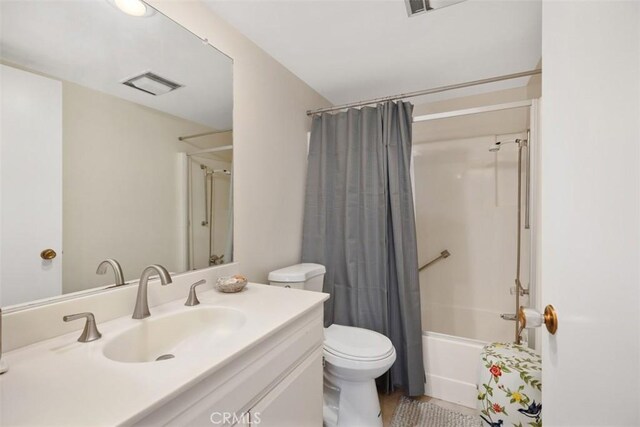 full bath featuring visible vents, shower / bathtub combination with curtain, toilet, and vanity