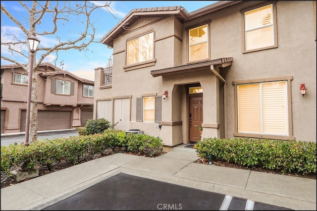 view of front of property featuring stucco siding