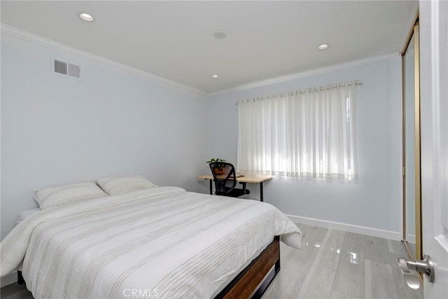 bedroom featuring crown molding, recessed lighting, baseboards, and visible vents