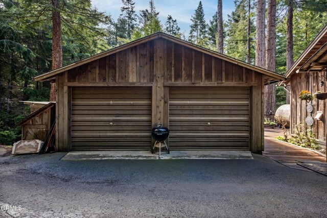 view of detached garage