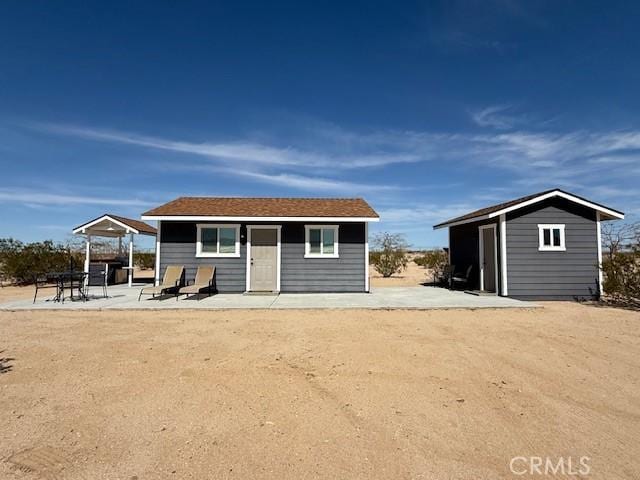 exterior space featuring an outbuilding