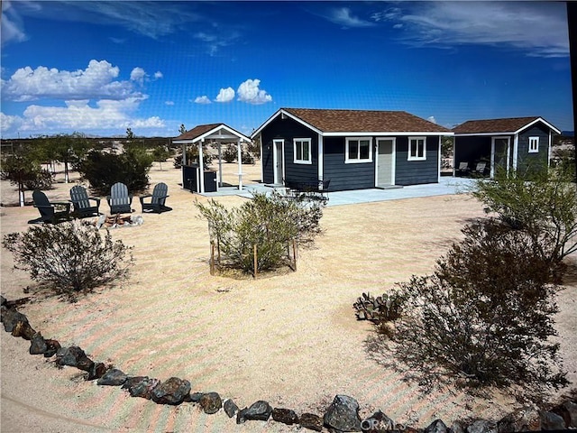 back of house with an outdoor structure