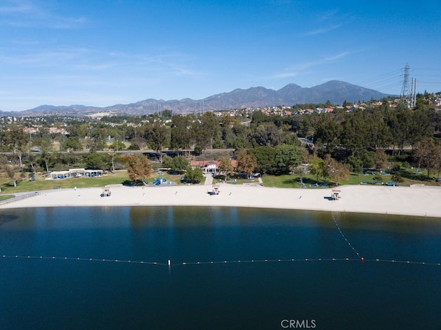 water view with a mountain view