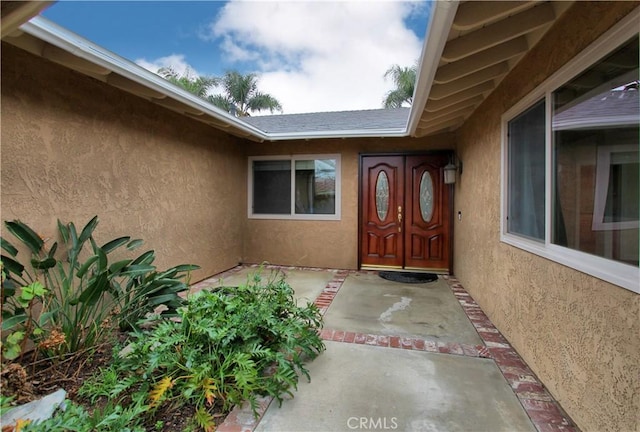 entrance to property with stucco siding