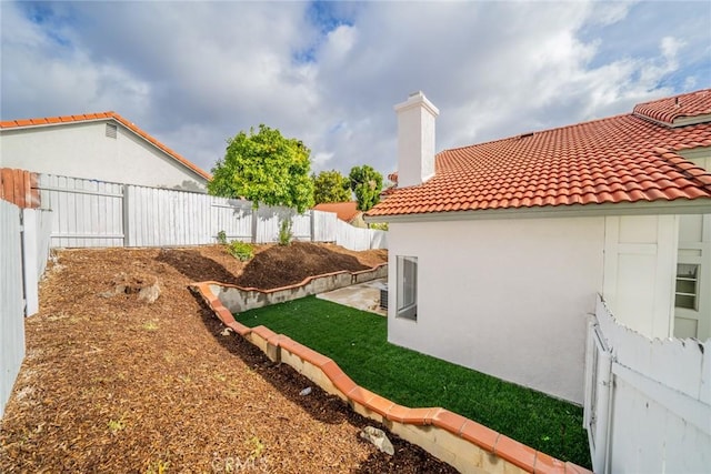 view of yard featuring a fenced backyard