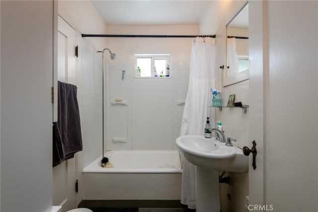 bathroom featuring shower / tub combo with curtain