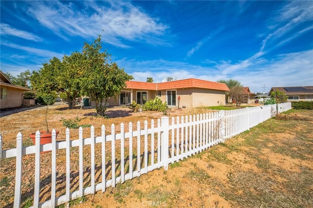 ranch-style house featuring a fenced front yard