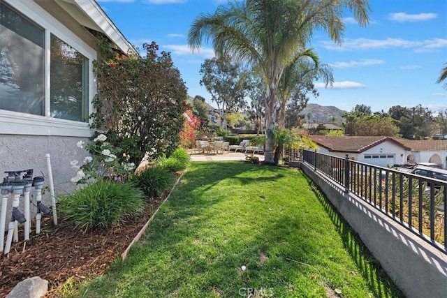 view of yard featuring a patio area