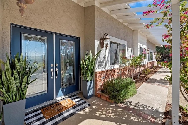 entrance to property with stucco siding