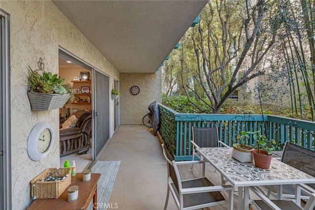 balcony with outdoor dining space