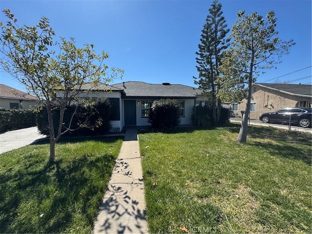 view of front of property with a front lawn