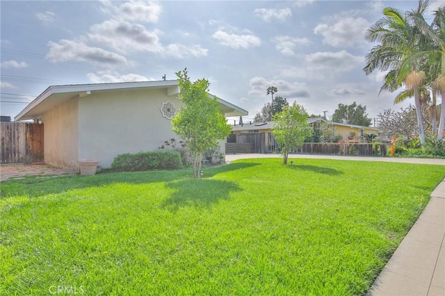 view of yard featuring fence