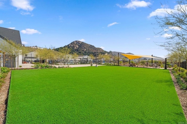 view of yard with fence and a mountain view