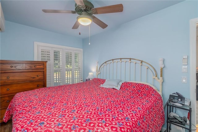 bedroom featuring ceiling fan