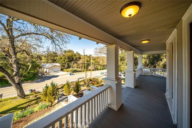 balcony featuring covered porch