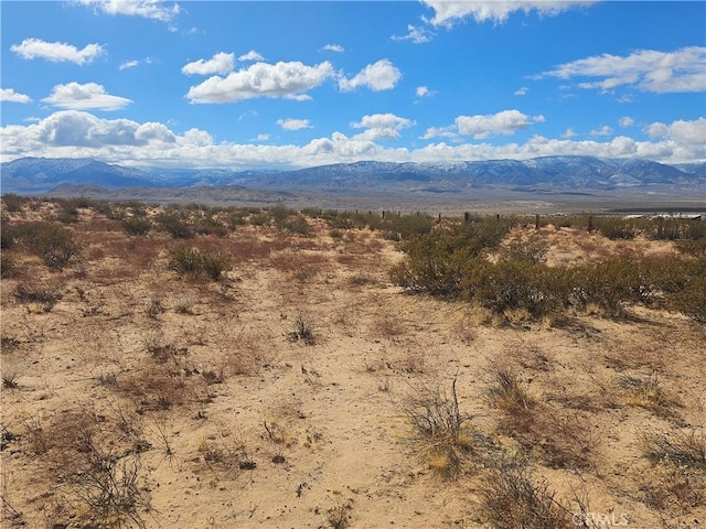 Listing photo 2 for 400 Porter St, Lucerne Valley CA 92356